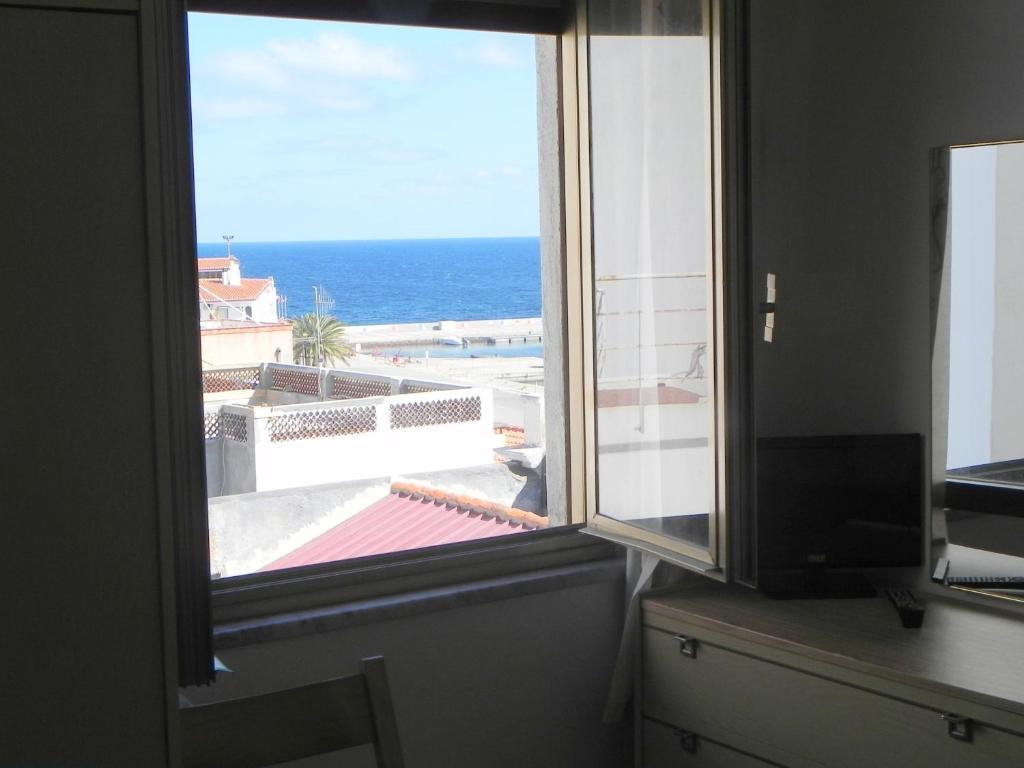 Hotel Fjby Calasetta Rum bild